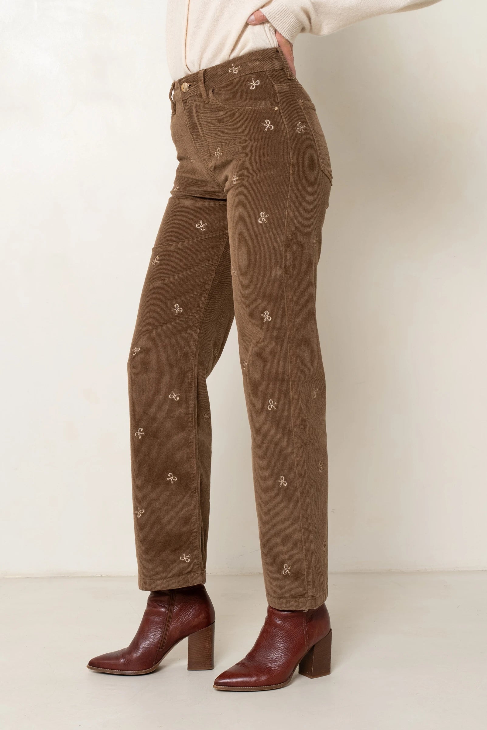 Pantalón terciopelo con lazos